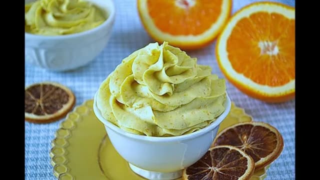 Krem pomarańczowy - Przepis na aromatyczny krem pomarańczowy do tortu Krem pomarańczowy - Przepis na aromatyczny krem pomarańczowy do tortu