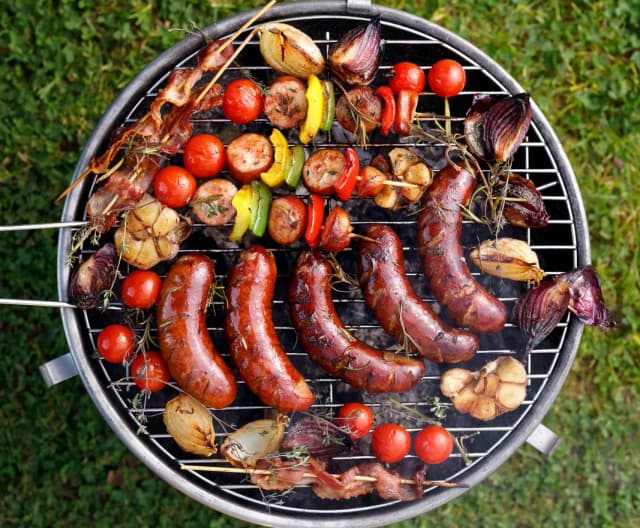 Co na grilla szybko i tanio: 15 przepisów na oszczędne grillowanie Co na grilla szybko i tanio: 15 przepisów na oszczędne grillowanie