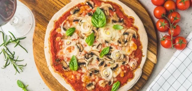 Jak zrobić szybko ciasto na pizzę: 5-minutowy przepis bez drożdży Jak zrobić szybko ciasto na pizzę: 5-minutowy przepis bez drożdży