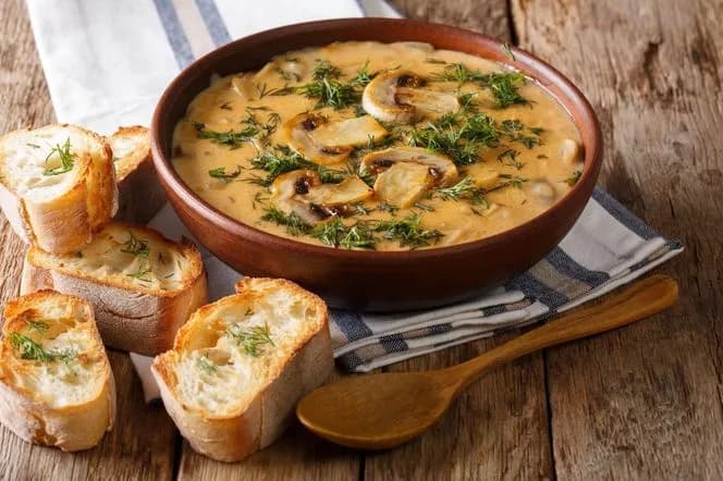 Jak wzmocnić smak zupy pieczarkowej i uczynić ją niezapomnianą Jak wzmocnić smak zupy pieczarkowej i uczynić ją niezapomnianą