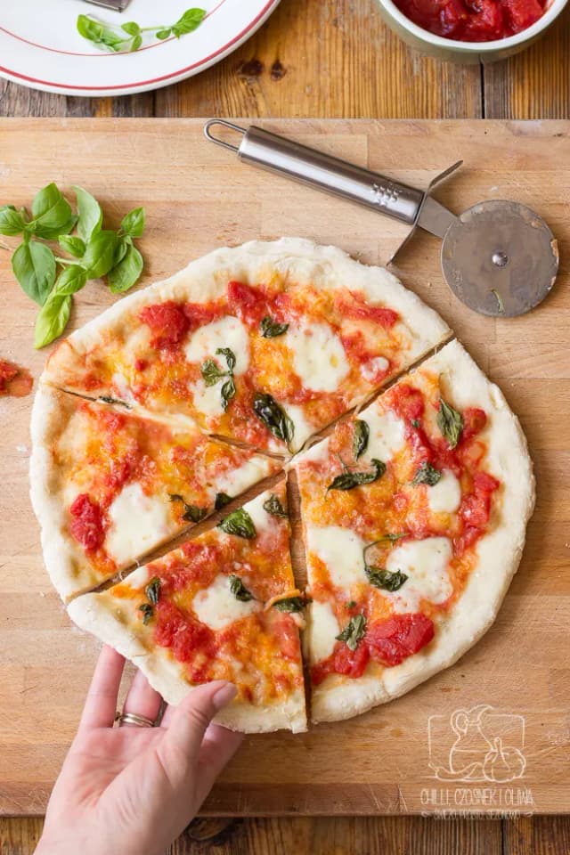 Autentyczny przepis na oryginalne włoskie ciasto do pizzy – sekret idealnego spodu Autentyczny przepis na oryginalne włoskie ciasto do pizzy – sekret idealnego spodu