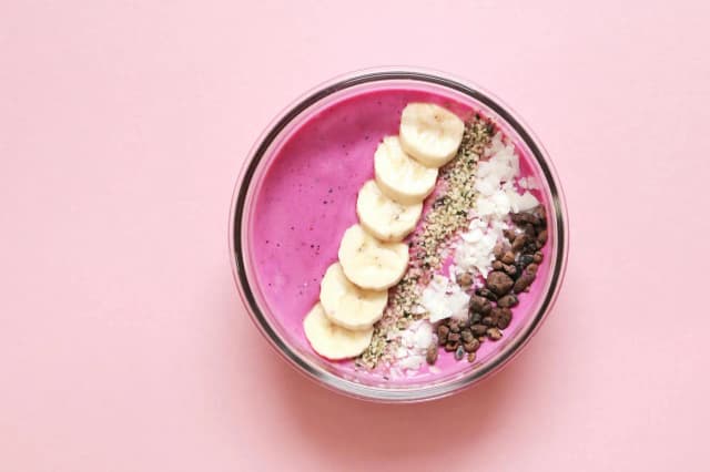 Smoothie bowl – kolorowe i lekkie śniadania na upalne dni Smoothie bowl – kolorowe i lekkie śniadania na upalne dni